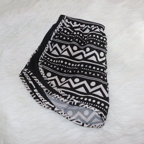 Varsity Spirit Aztec Print Sprinter Shorts – Size Small 🖤🤍🏃‍♀️ - Picture 2 of 10